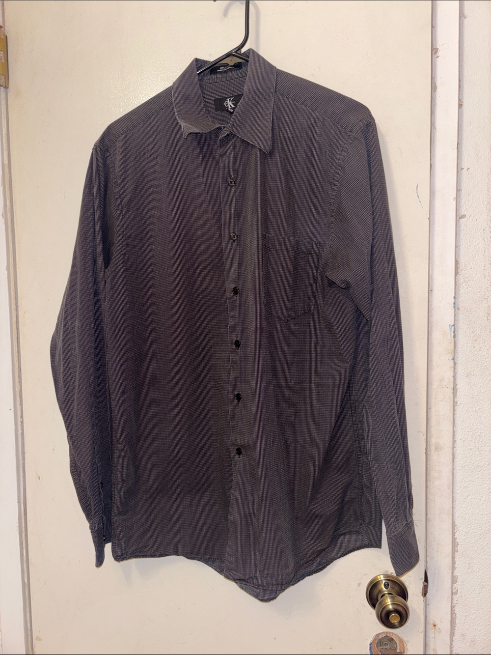 Calvin Klein Men’s Dark Gray Micro-Pattern Button-Down Shirt